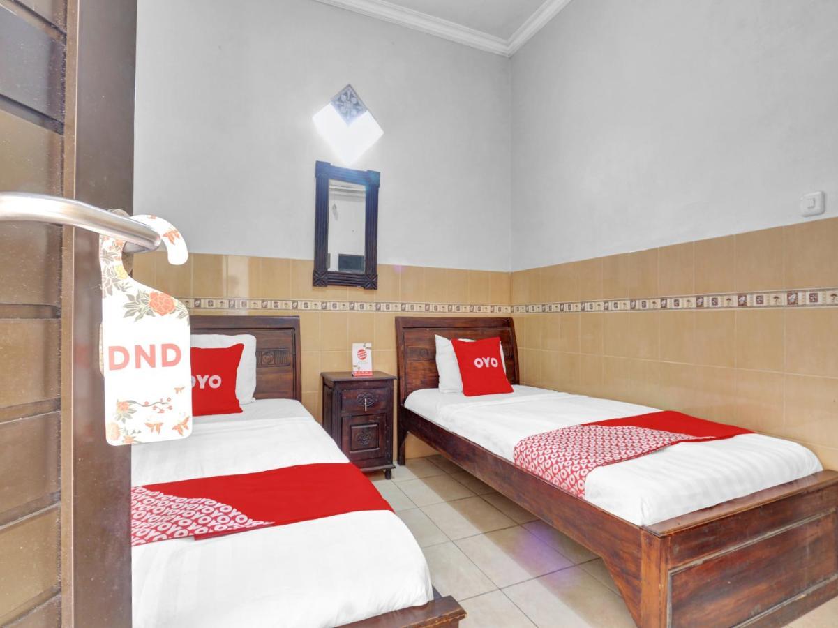 Oyo 90695 Srikandi Nologaten Hotel Yogyakarta Exterior photo